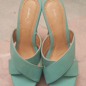 Fashion Focus woman's